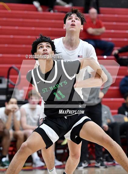 Thumbnail 3 in St. Mary's vs. De La Salle (Fr. Barry Christmas Classic) photogallery.