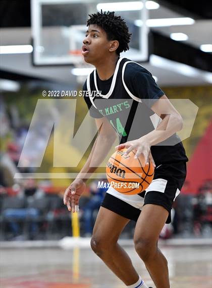 Thumbnail 1 in St. Mary's vs. De La Salle (Fr. Barry Christmas Classic) photogallery.