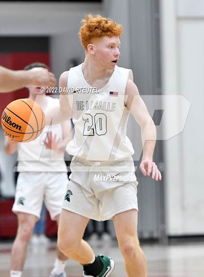Thumbnail 1 in St. Mary's vs. De La Salle (Fr. Barry Christmas Classic) photogallery.