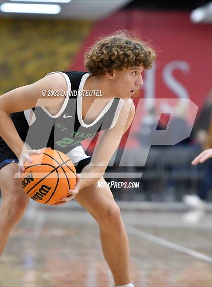 Thumbnail 2 in St. Mary's vs. De La Salle (Fr. Barry Christmas Classic) photogallery.