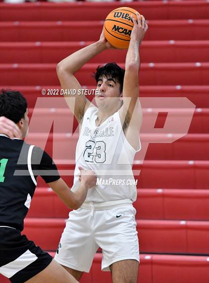 Thumbnail 3 in St. Mary's vs. De La Salle (Fr. Barry Christmas Classic) photogallery.