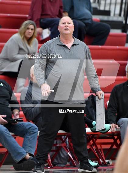 Thumbnail 2 in St. Mary's vs. De La Salle (Fr. Barry Christmas Classic) photogallery.