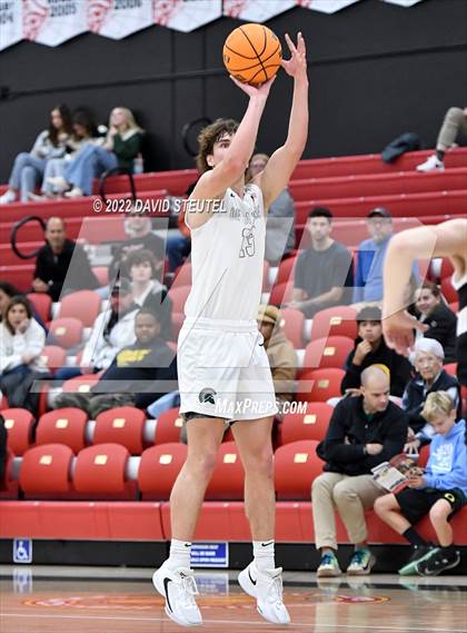 Thumbnail 2 in St. Mary's vs. De La Salle (Fr. Barry Christmas Classic) photogallery.