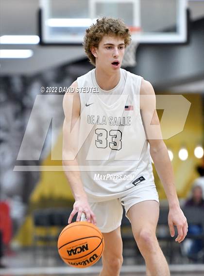 Thumbnail 3 in St. Mary's vs. De La Salle (Fr. Barry Christmas Classic) photogallery.