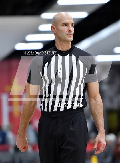 Thumbnail 1 in St. Mary's vs. De La Salle (Fr. Barry Christmas Classic) photogallery.