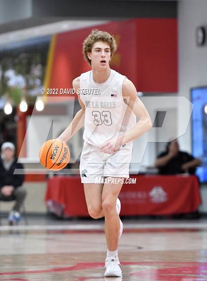 Thumbnail 2 in St. Mary's vs. De La Salle (Fr. Barry Christmas Classic) photogallery.