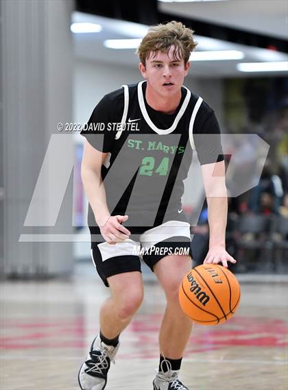 Thumbnail 1 in St. Mary's vs. De La Salle (Fr. Barry Christmas Classic) photogallery.