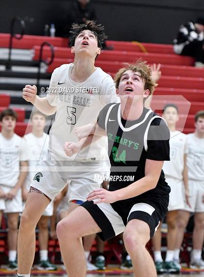 Thumbnail 1 in St. Mary's vs. De La Salle (Fr. Barry Christmas Classic) photogallery.