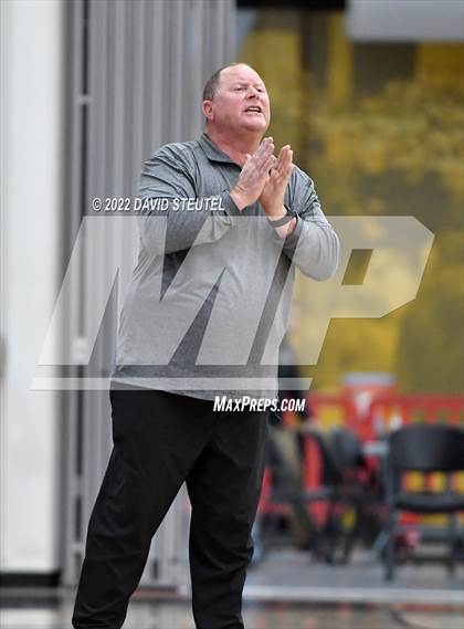 Thumbnail 1 in St. Mary's vs. De La Salle (Fr. Barry Christmas Classic) photogallery.