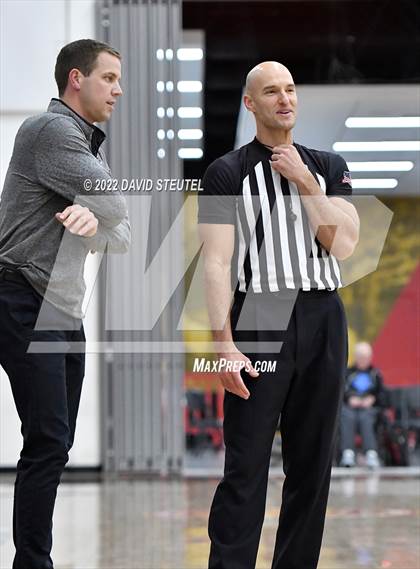Thumbnail 1 in St. Mary's vs. De La Salle (Fr. Barry Christmas Classic) photogallery.