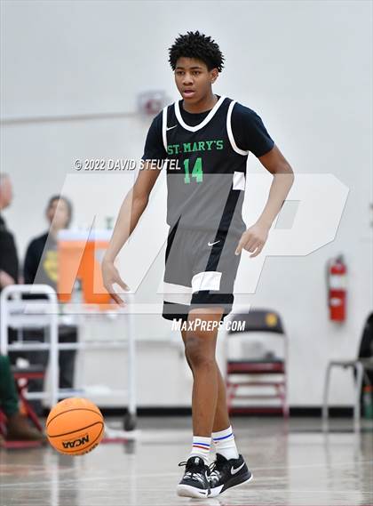Thumbnail 2 in St. Mary's vs. De La Salle (Fr. Barry Christmas Classic) photogallery.