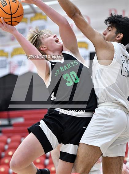 Thumbnail 2 in St. Mary's vs. De La Salle (Fr. Barry Christmas Classic) photogallery.