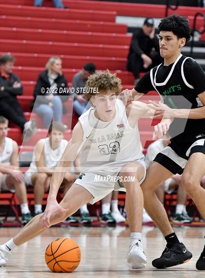 Thumbnail 1 in St. Mary's vs. De La Salle (Fr. Barry Christmas Classic) photogallery.