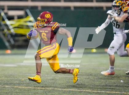Thumbnail 2 in Auburn @ O'Dea (WIAA 3A Playoff) photogallery.