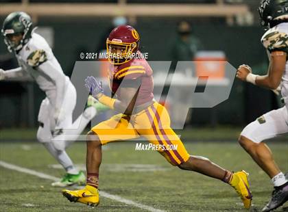 Thumbnail 2 in Auburn @ O'Dea (WIAA 3A Playoff) photogallery.