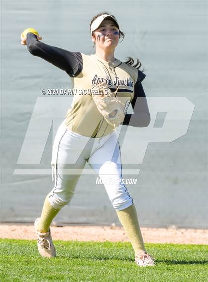 Thumbnail 2 in Apache Junction vs. Dobson (Westwood-Dobson Softball Invitational) photogallery.