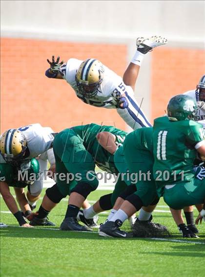 Thumbnail 2 in O'Connor vs. Reagan (5A Division 2 Area Playoff) photogallery.
