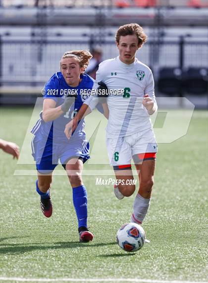Thumbnail 2 in Fossil Ridge vs Grandview (CHSAA 5A Championship) photogallery.