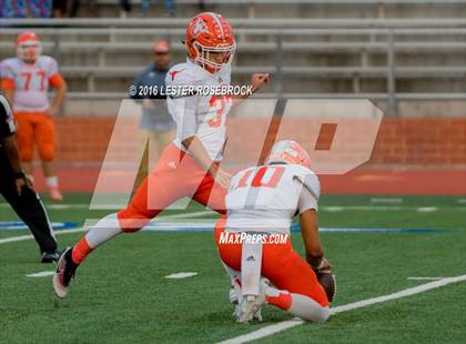 Thumbnail 2 in Westlake vs. United (UIL 6A Regional Semifinal Playoff) photogallery.
