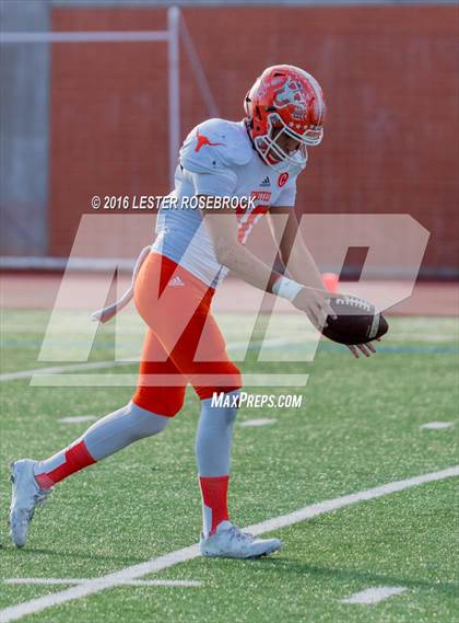 Thumbnail 2 in Westlake vs. United (UIL 6A Regional Semifinal Playoff) photogallery.