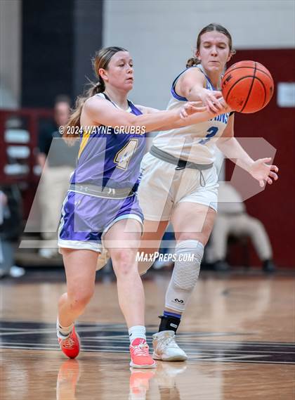 Thumbnail 3 in Rains vs. Lipan (Tenaha ISD Holiday Hoops) photogallery.