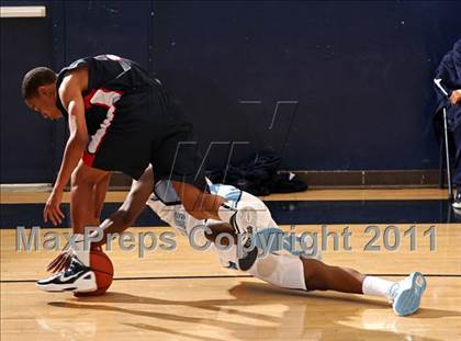 Thumbnail 3 in Bellarmine-Jefferson vs. Sylmar (Bell-Jeff Holiday Classic) photogallery.