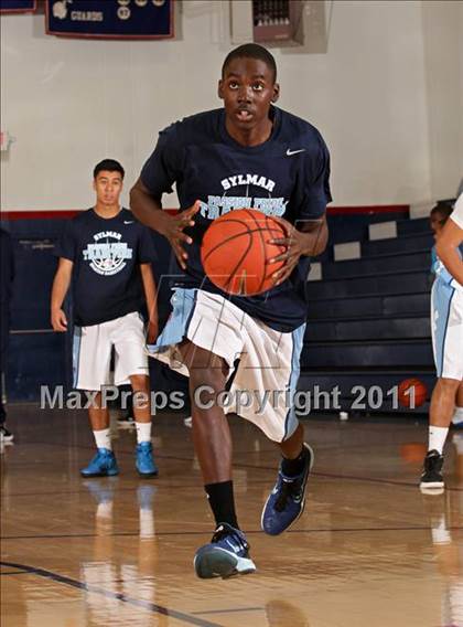 Thumbnail 1 in Bellarmine-Jefferson vs. Sylmar (Bell-Jeff Holiday Classic) photogallery.