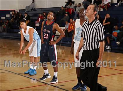 Thumbnail 2 in Bellarmine-Jefferson vs. Sylmar (Bell-Jeff Holiday Classic) photogallery.