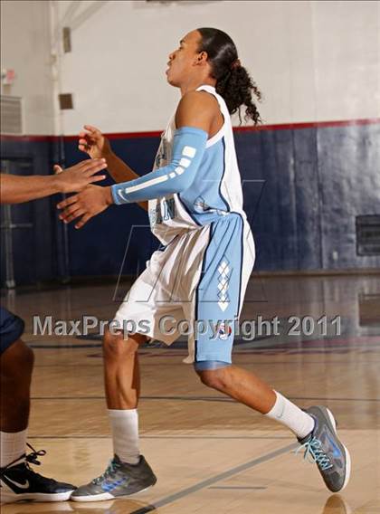 Thumbnail 2 in Bellarmine-Jefferson vs. Sylmar (Bell-Jeff Holiday Classic) photogallery.