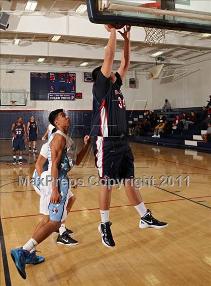 Thumbnail 2 in Bellarmine-Jefferson vs. Sylmar (Bell-Jeff Holiday Classic) photogallery.