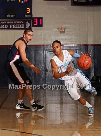 Thumbnail 3 in Bellarmine-Jefferson vs. Sylmar (Bell-Jeff Holiday Classic) photogallery.