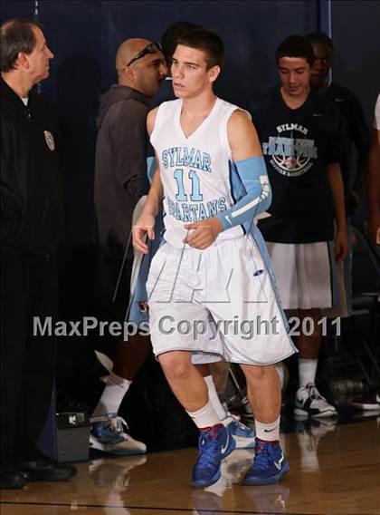 Thumbnail 2 in Bellarmine-Jefferson vs. Sylmar (Bell-Jeff Holiday Classic) photogallery.