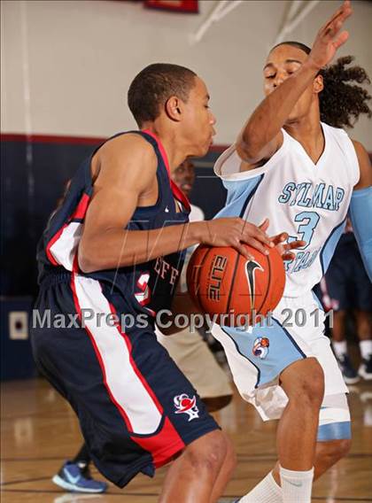 Thumbnail 3 in Bellarmine-Jefferson vs. Sylmar (Bell-Jeff Holiday Classic) photogallery.