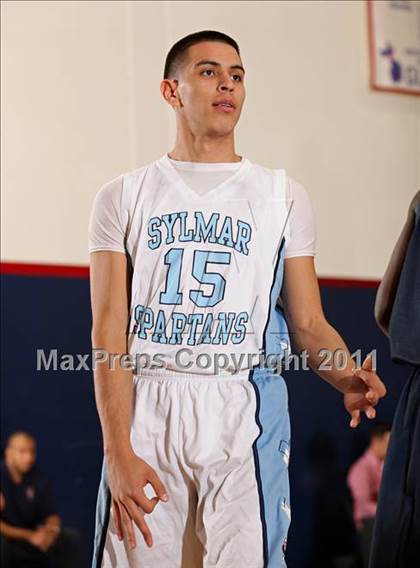 Thumbnail 3 in Bellarmine-Jefferson vs. Sylmar (Bell-Jeff Holiday Classic) photogallery.