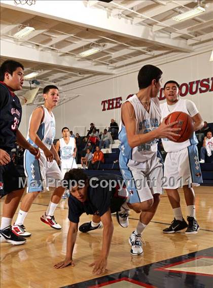 Thumbnail 2 in Bellarmine-Jefferson vs. Sylmar (Bell-Jeff Holiday Classic) photogallery.