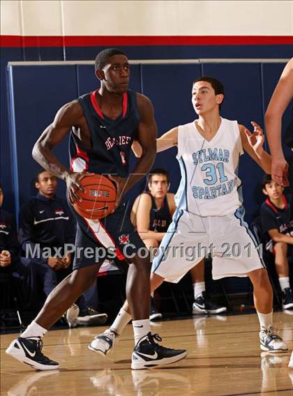 Thumbnail 2 in Bellarmine-Jefferson vs. Sylmar (Bell-Jeff Holiday Classic) photogallery.