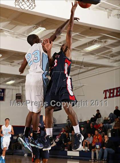 Thumbnail 2 in Bellarmine-Jefferson vs. Sylmar (Bell-Jeff Holiday Classic) photogallery.