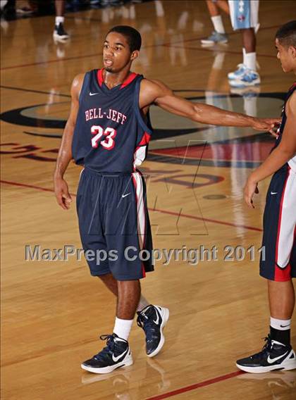 Thumbnail 2 in Bellarmine-Jefferson vs. Sylmar (Bell-Jeff Holiday Classic) photogallery.