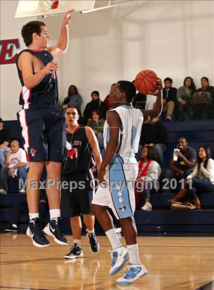Thumbnail 2 in Bellarmine-Jefferson vs. Sylmar (Bell-Jeff Holiday Classic) photogallery.