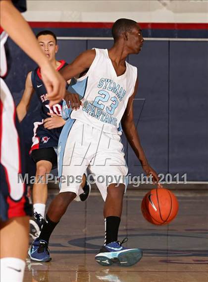 Thumbnail 3 in Bellarmine-Jefferson vs. Sylmar (Bell-Jeff Holiday Classic) photogallery.