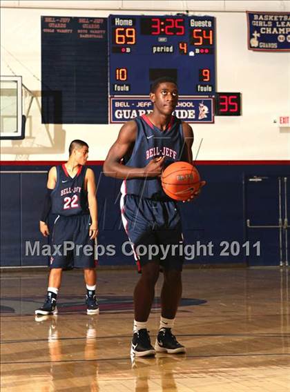 Thumbnail 1 in Bellarmine-Jefferson vs. Sylmar (Bell-Jeff Holiday Classic) photogallery.