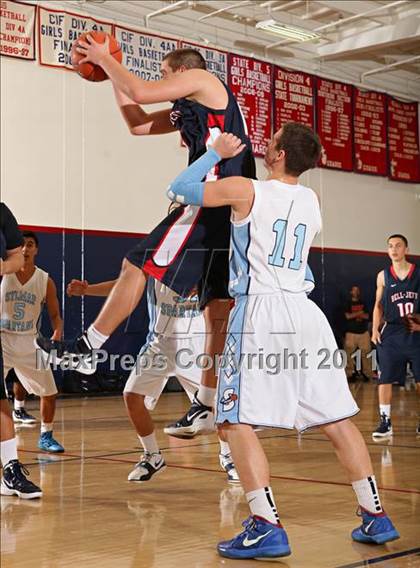 Thumbnail 2 in Bellarmine-Jefferson vs. Sylmar (Bell-Jeff Holiday Classic) photogallery.