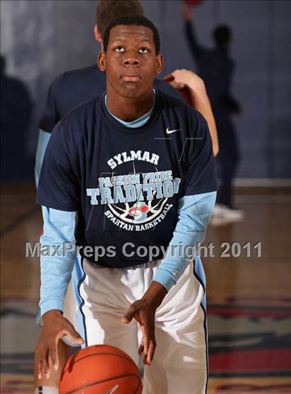 Thumbnail 1 in Bellarmine-Jefferson vs. Sylmar (Bell-Jeff Holiday Classic) photogallery.