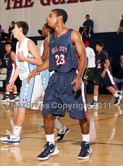 Thumbnail 2 in Bellarmine-Jefferson vs. Sylmar (Bell-Jeff Holiday Classic) photogallery.