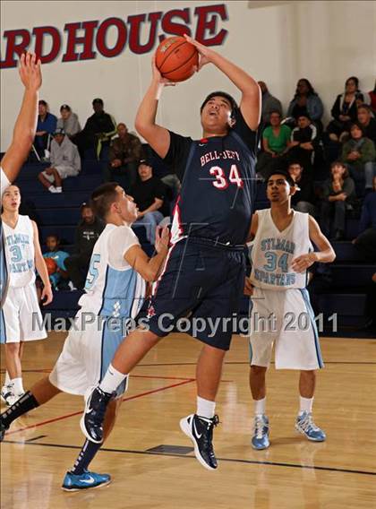 Thumbnail 3 in Bellarmine-Jefferson vs. Sylmar (Bell-Jeff Holiday Classic) photogallery.