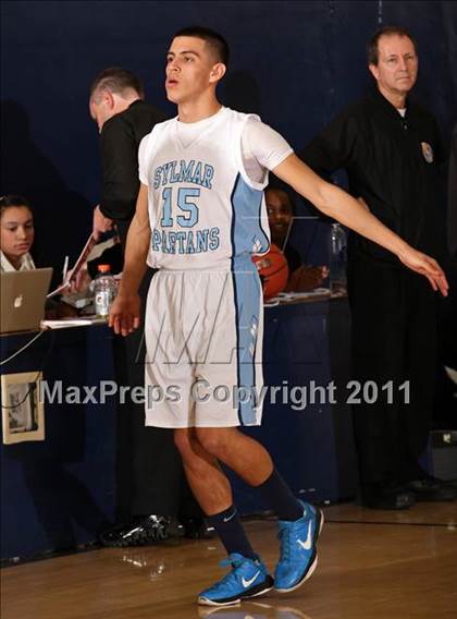 Thumbnail 1 in Bellarmine-Jefferson vs. Sylmar (Bell-Jeff Holiday Classic) photogallery.