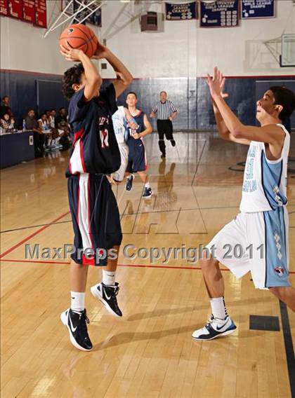 Thumbnail 3 in Bellarmine-Jefferson vs. Sylmar (Bell-Jeff Holiday Classic) photogallery.