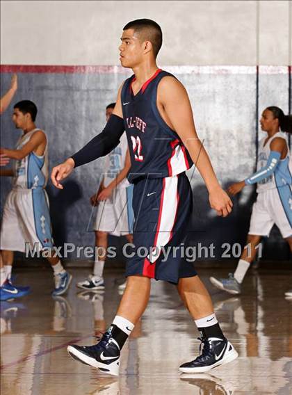 Thumbnail 2 in Bellarmine-Jefferson vs. Sylmar (Bell-Jeff Holiday Classic) photogallery.