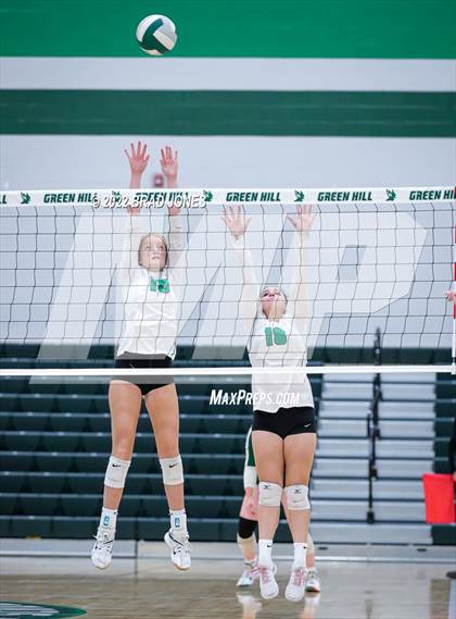 Thumbnail 3 in Green Hill vs. Lebanon (TSSAA District 9-AAA Final) photogallery.