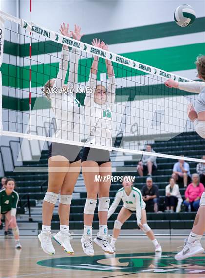 Thumbnail 2 in Green Hill vs. Lebanon (TSSAA District 9-AAA Final) photogallery.